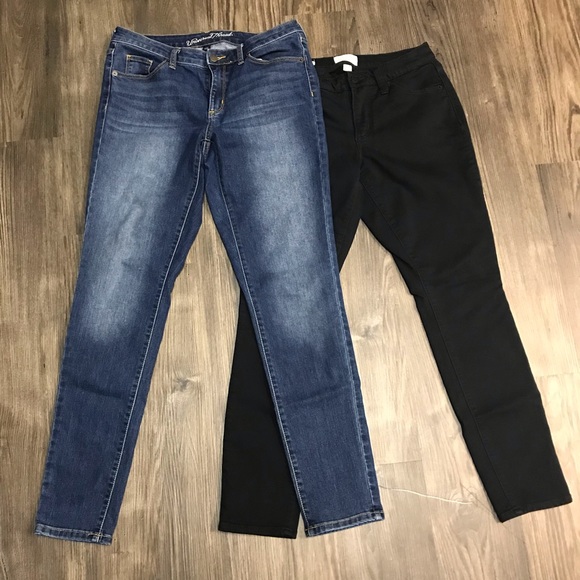 2 Pair Universal Thread Jeans - Picture 2 of 6